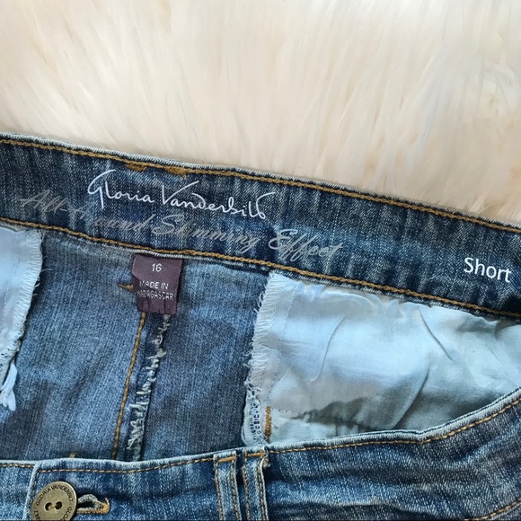 Slimming Denim Shorts Size 16 - Picture 3 of 3